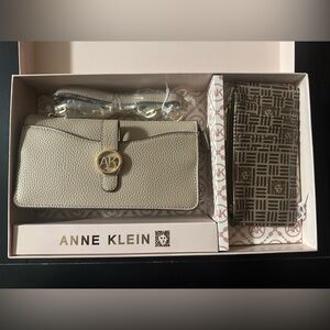ANNE KLEIN NEW IN BOX 3 N 1 INTERCHANGEABLE CROSSBODY WITH CARD CASE INSERT.